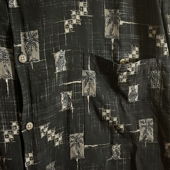 Rayon vacation Hawaiian style shirt. B6 - Picture 3 of 4